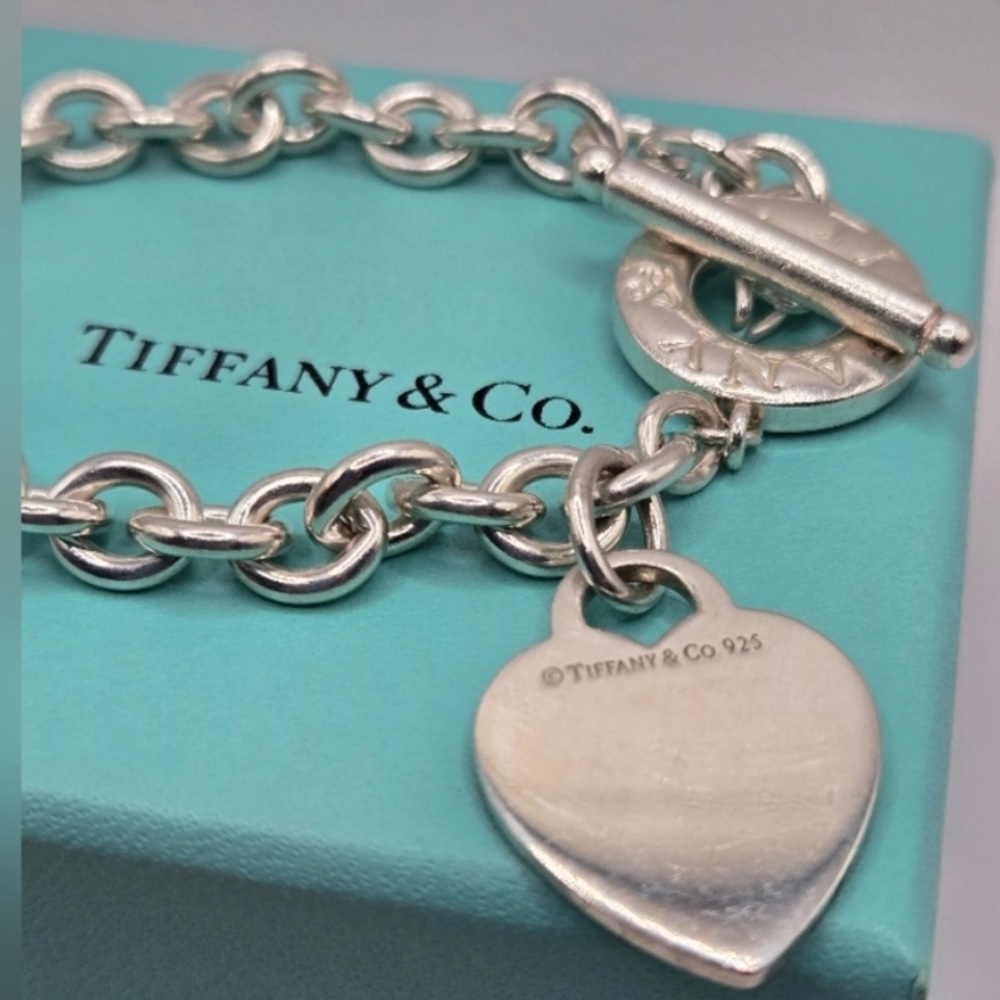 Tiffany & Co 💯% Auth Return To Tiffany Heart Toggle Bracelet w/Box ✨EUC✨Sz7.5”✨ - Picture 2 of 6